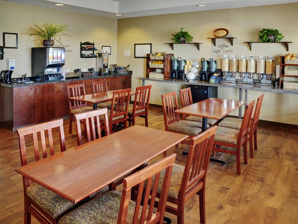 Lakeview Inns & Suites - Slave Lake photo 2