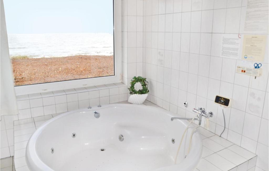 Nice Home In Frstrup With 3 Bedrooms And Sauna photo 2