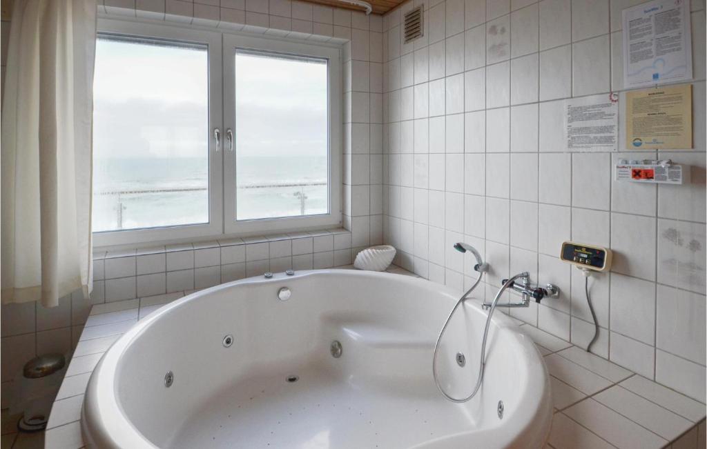 Nice Home In Frstrup With 3 Bedrooms And Sauna photo 4