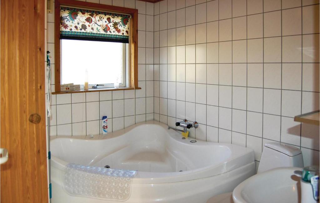 Beautiful Home In Pandrup With 3 Bedrooms, Sauna And Wifi photo 2