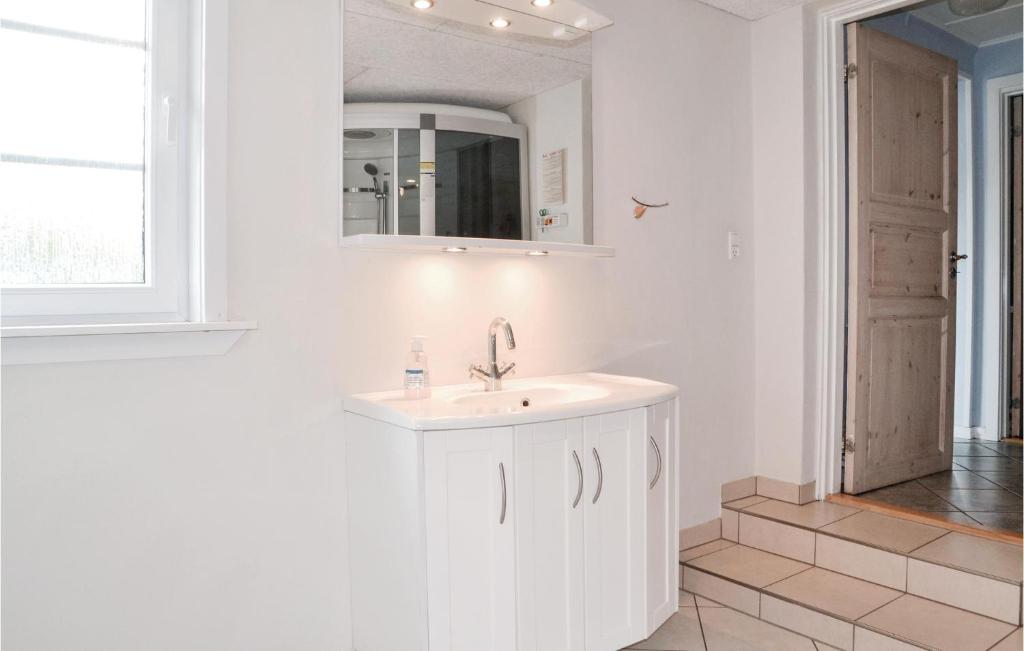Beautiful Home In Bramming With 8 Bedrooms, Jacuzzi And Wifi photo 1