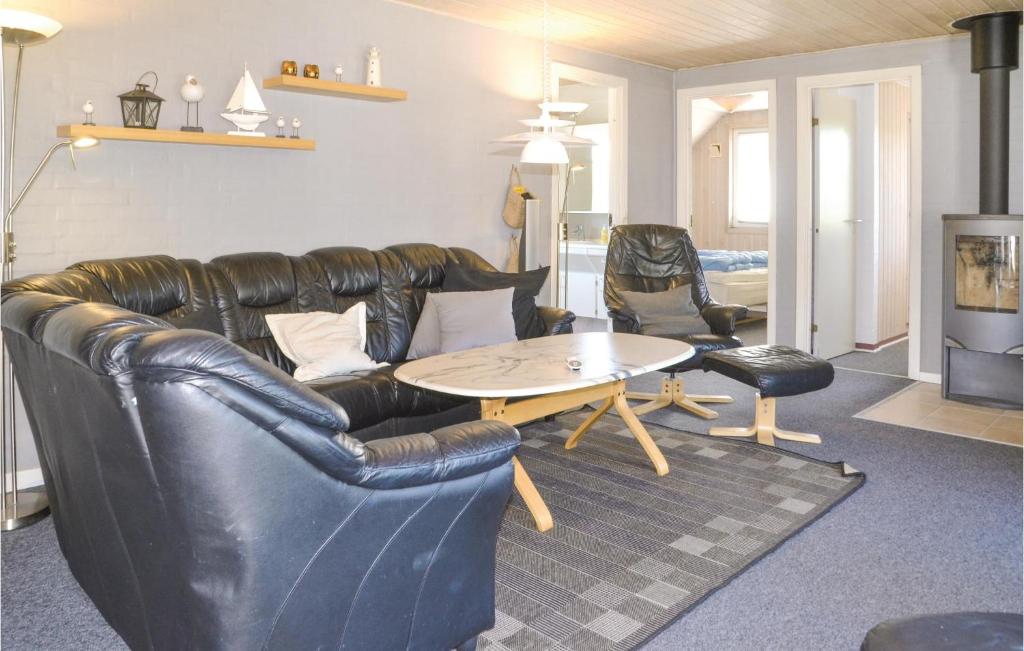 Beautiful Home In Oksbl With 5 Bedrooms, Sauna And Indoor Swimming Pool photo 4