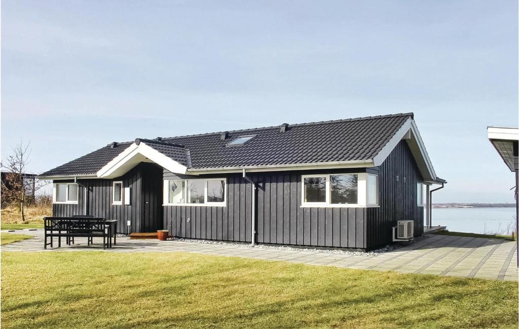 Beautiful Home In Roslev With 3 Bedrooms, Sauna And Wifi photo 1