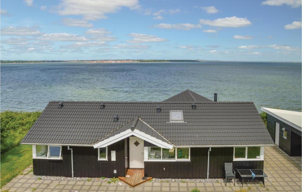 Beautiful Home In Roslev With 3 Bedrooms, Sauna And Wifi