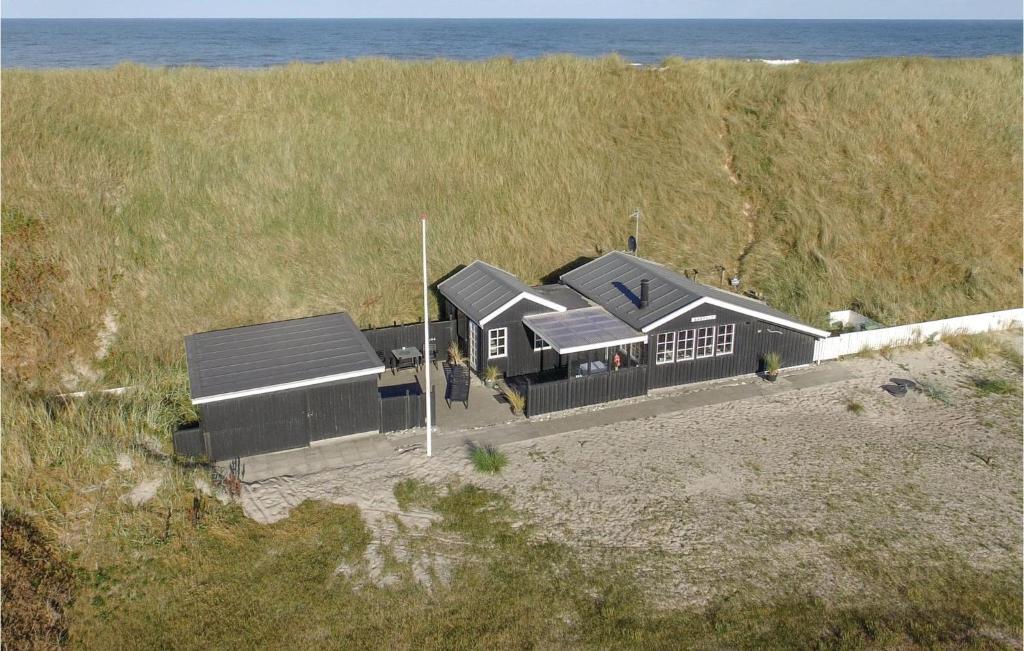 Nice Home In Ulfborg With 3 Bedrooms And Wifi