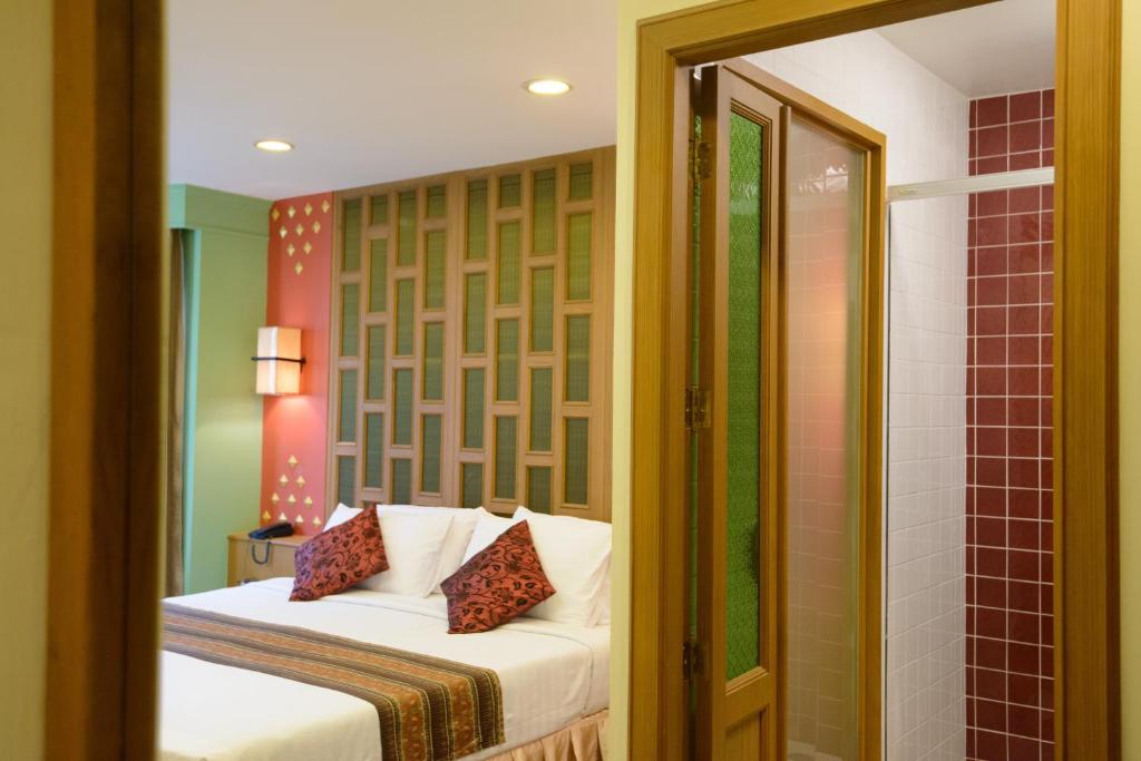 Golden House BTS Chidlom Bangkok Room Type - Grand Deluxe Double Room