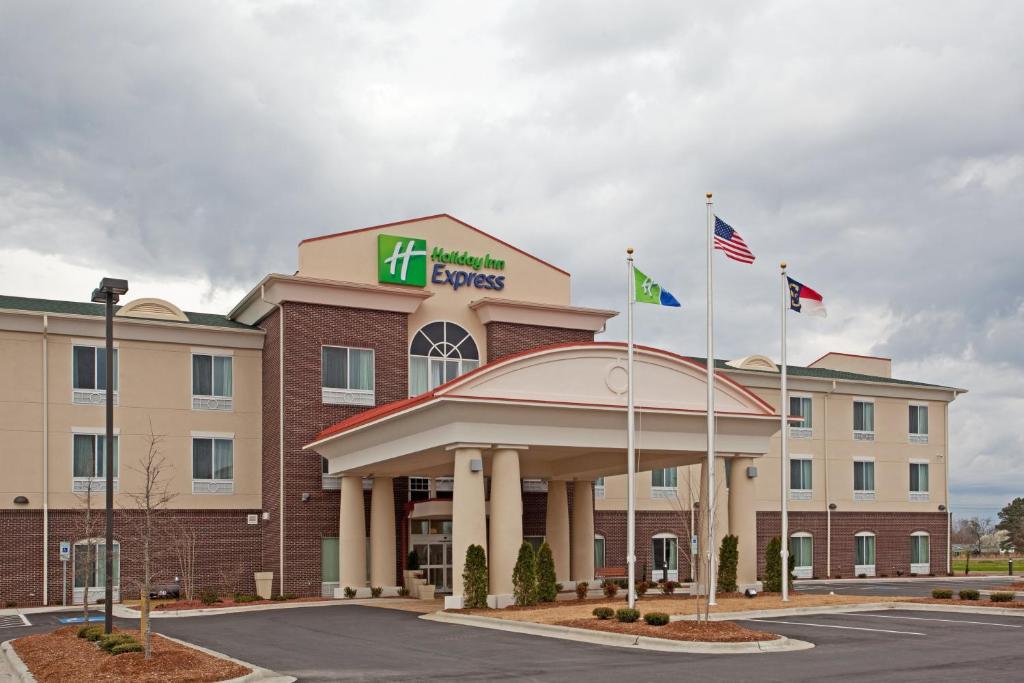 Holiday Inn Express Pembroke, an IHG Hotel image