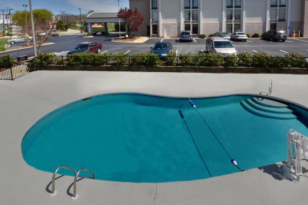 Holiday Inn Express Lynchburg, an IHG Hotel photo 2
