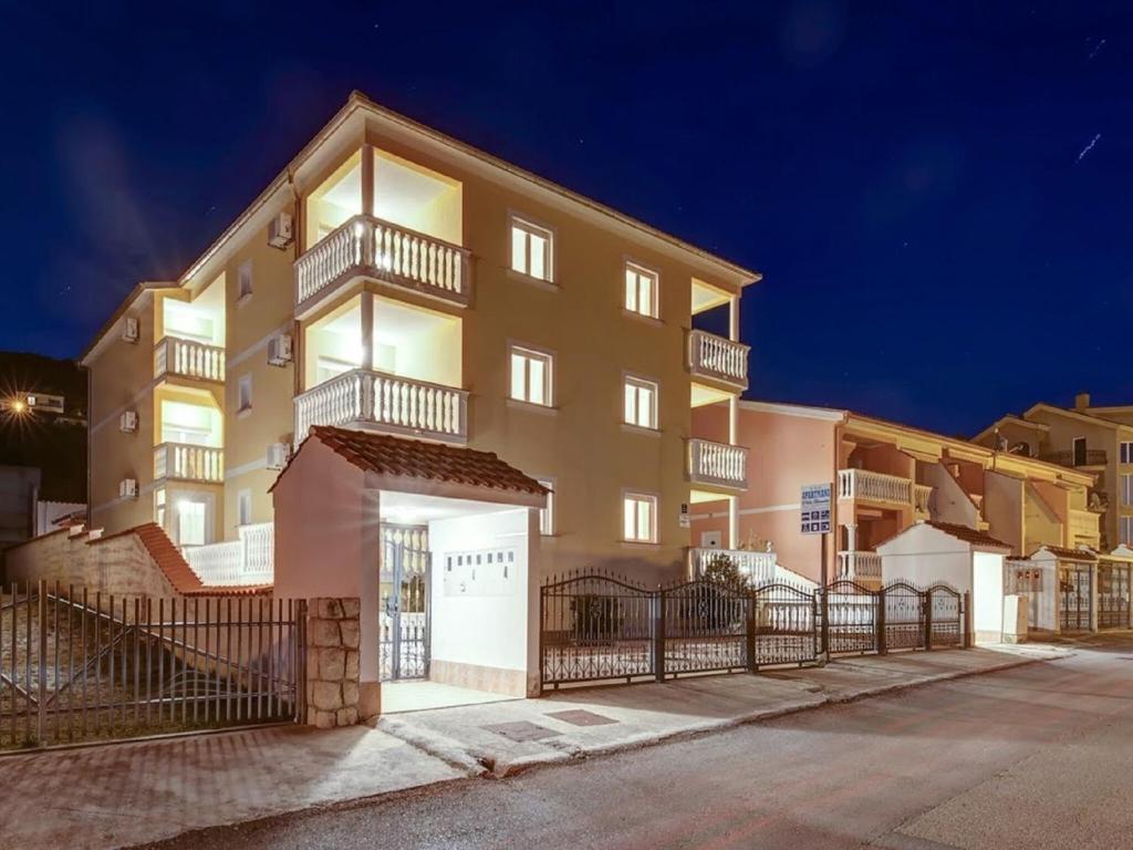 Alluring Apartment in Dramalj with Swimming Pool