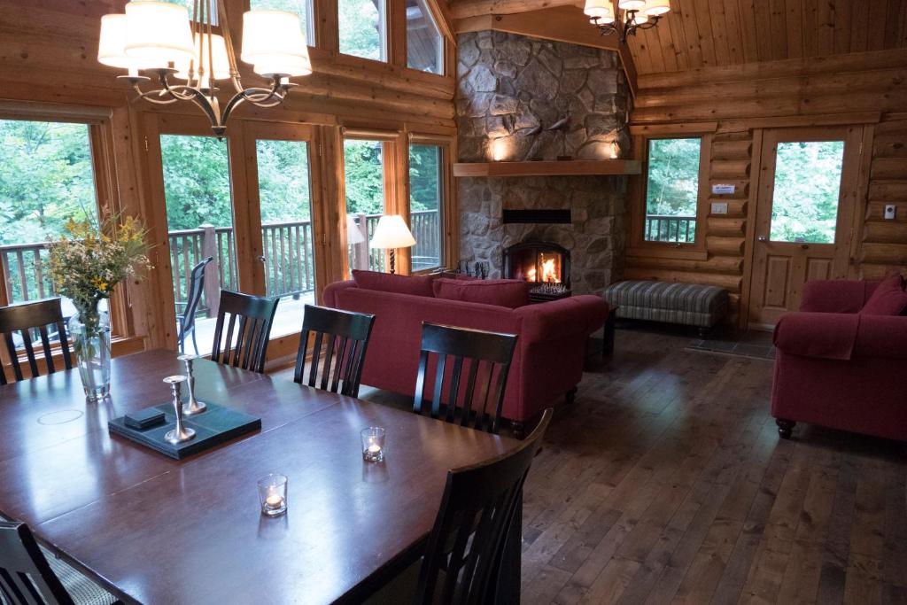 Chalet Mont Tremblant Luxury Lodge photo 4