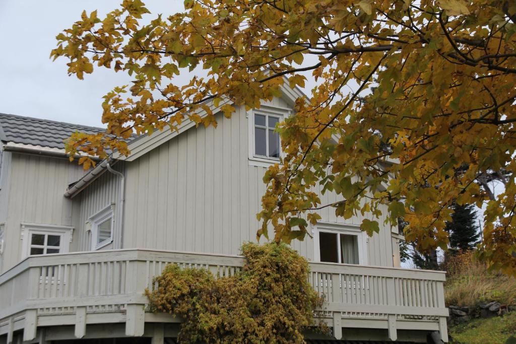 Hus på vakre Ramberg fra 1904 photo 4