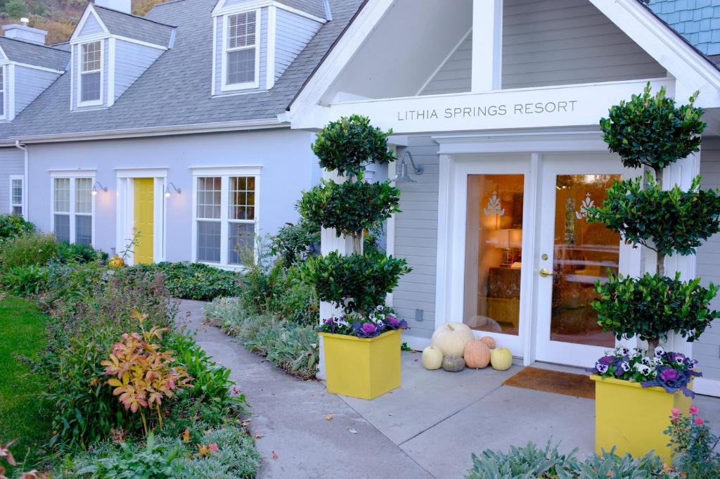 Lithia Springs Resort image