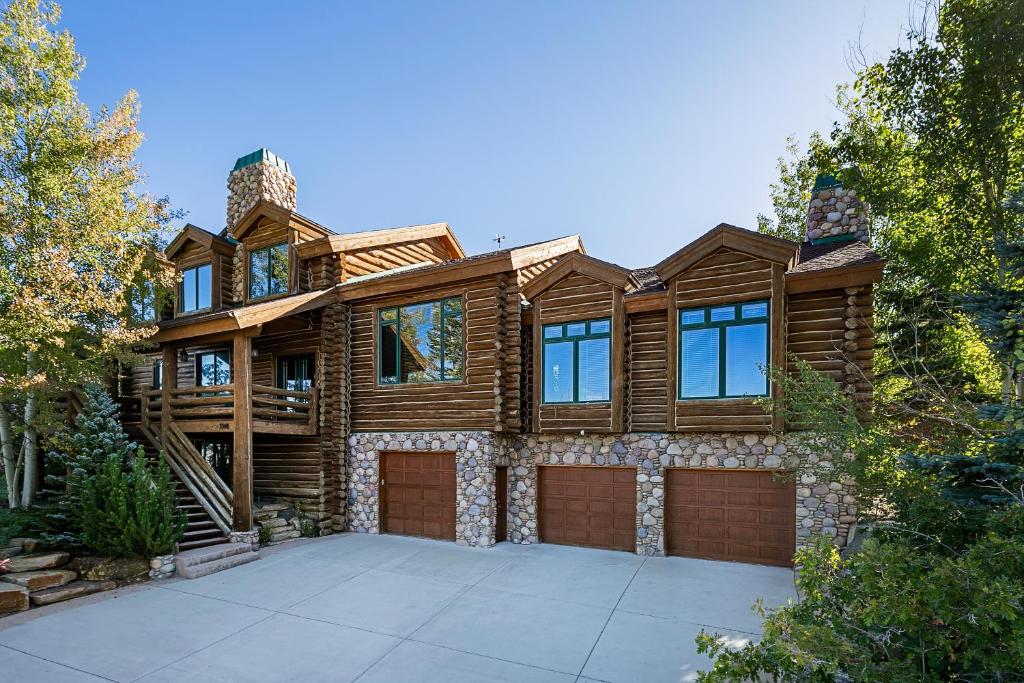 White Pines 5-Bedroom 5-Bath Luxury Home in Solamere Lower Deer Valley image