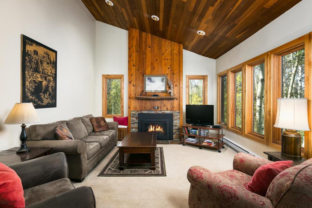 Crescent Ridge by White Pines image