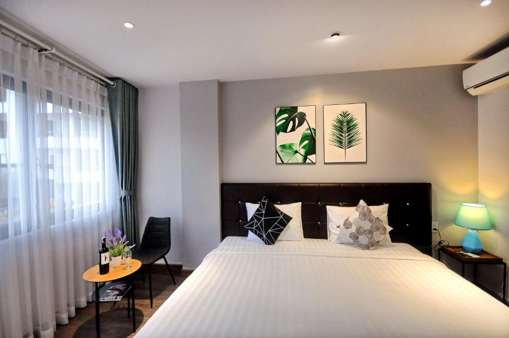Двухместный (Номер с кроватью размера «queen-size» и балконом), King Homestay Hotel with terrace