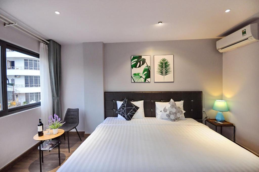 Двухместный (Номер с кроватью размера «queen-size» и балконом), King Homestay Hotel with terrace