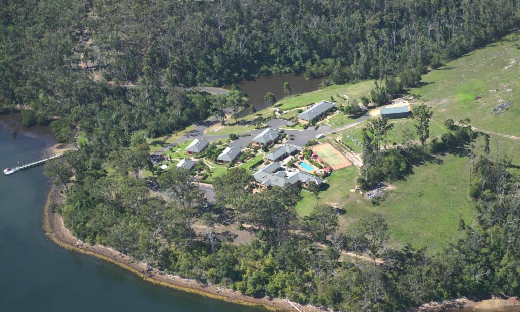 Robyn's Nest Lakeside Resort photo 2
