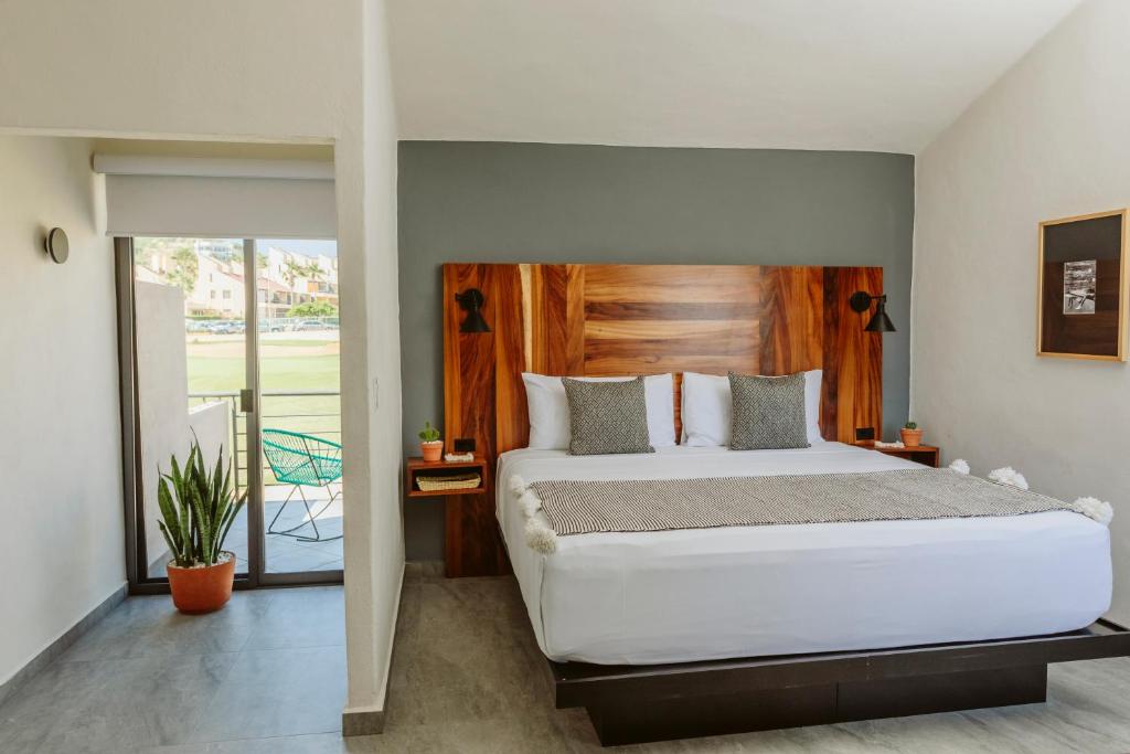 SIX TWO FOUR Urban Beach Hotel photo 3
