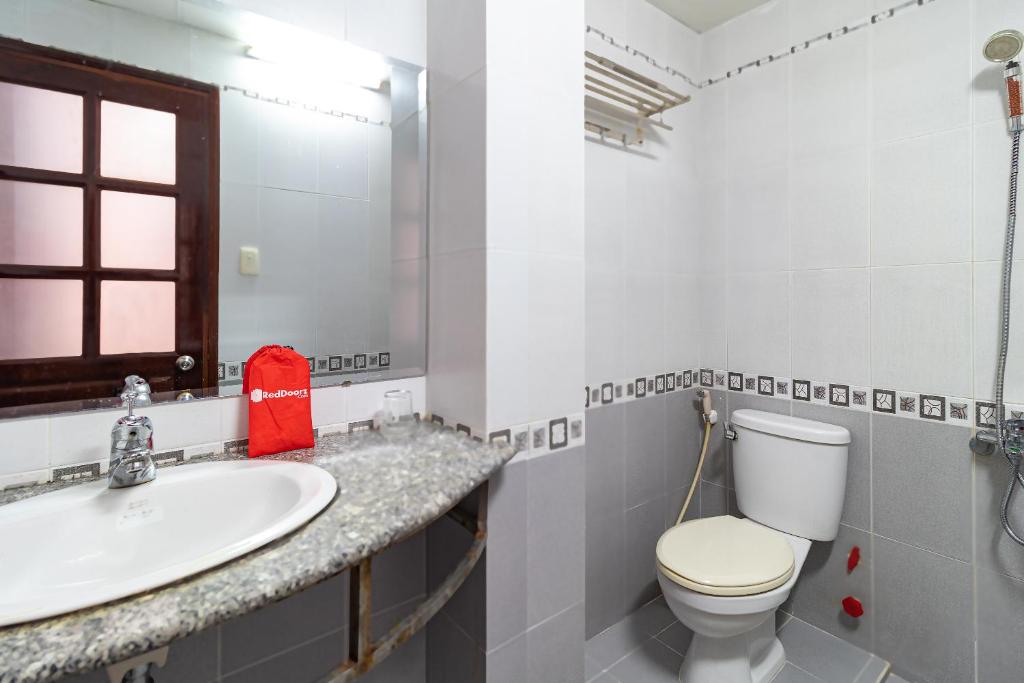 Двухместный (Двухместный номер Делюкс с 1 кроватью), RedDoorz @ Phan Dang Luu Street