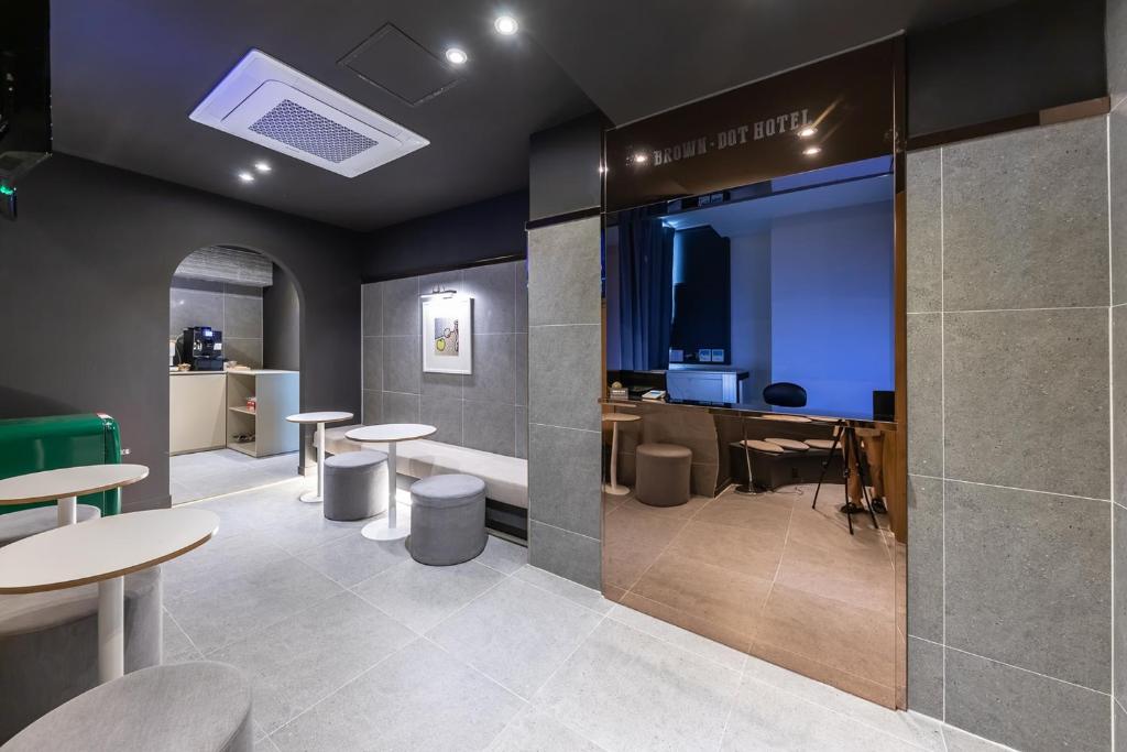 Brown Dot Hotel Seong Seo photo 2