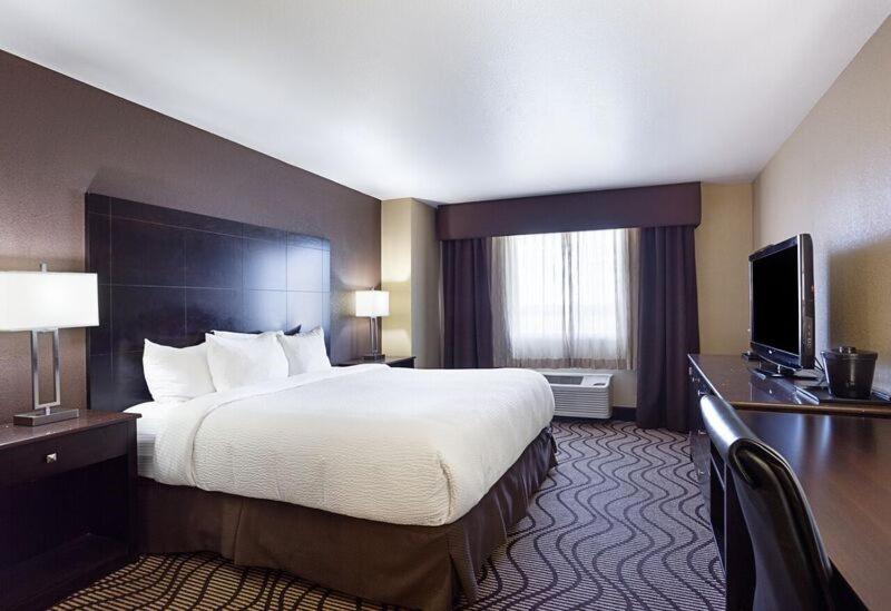 La Quinta Inn & Suites by Wyndham Meridian / Boise West image