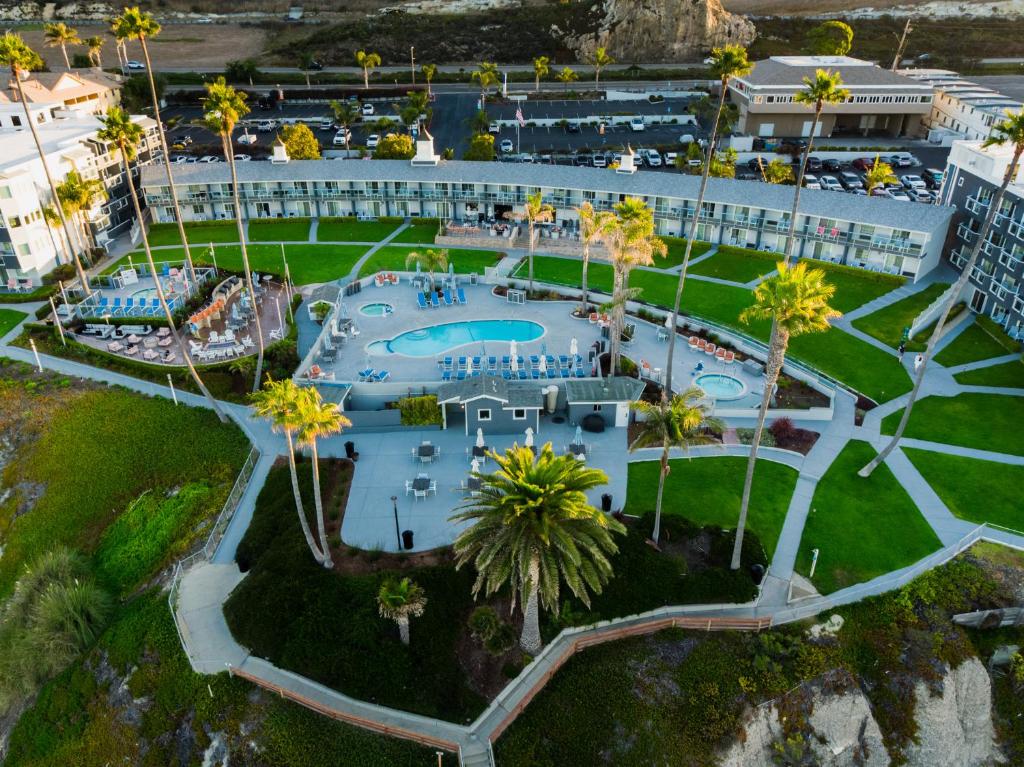 SeaCrest Oceanfront Hotel photo 2