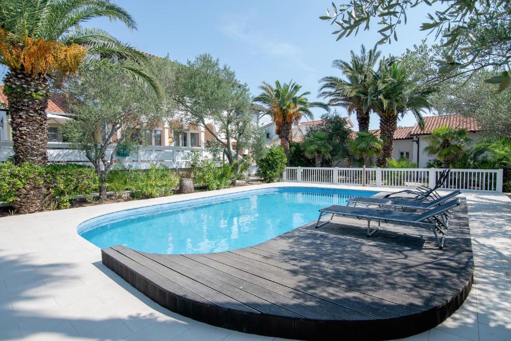Beach Boy & Pool Girl Apartments photo 2