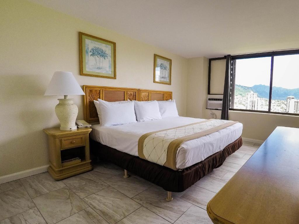 Двухместный (Стандартный номер с кроватью размера «king-size»), Waikiki Monarch Hotel