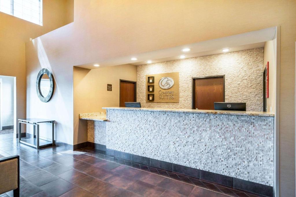 Comfort Suites Yakima photo 1