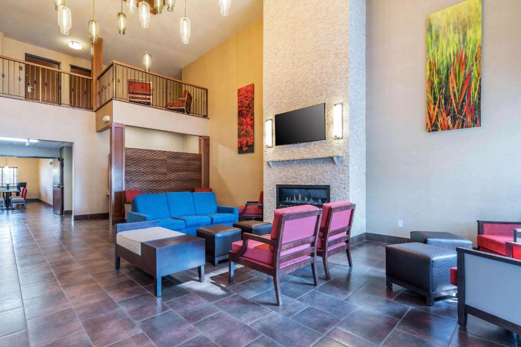 Comfort Suites Yakima photo 2