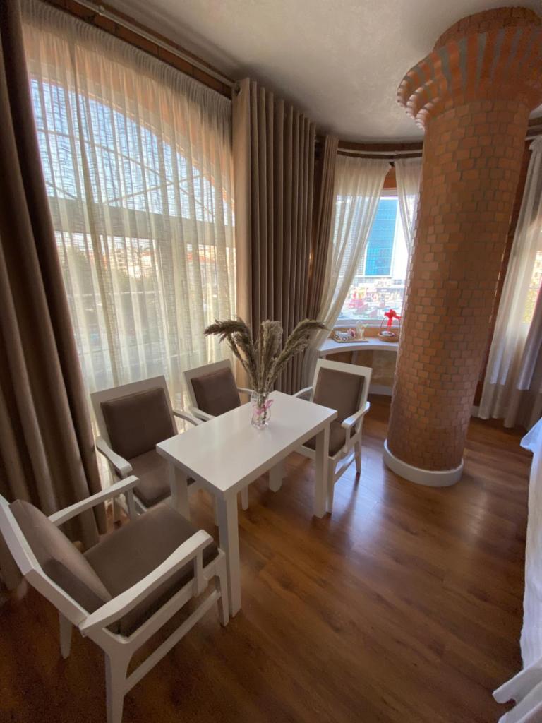 The Red Bricks Hotel photo 2
