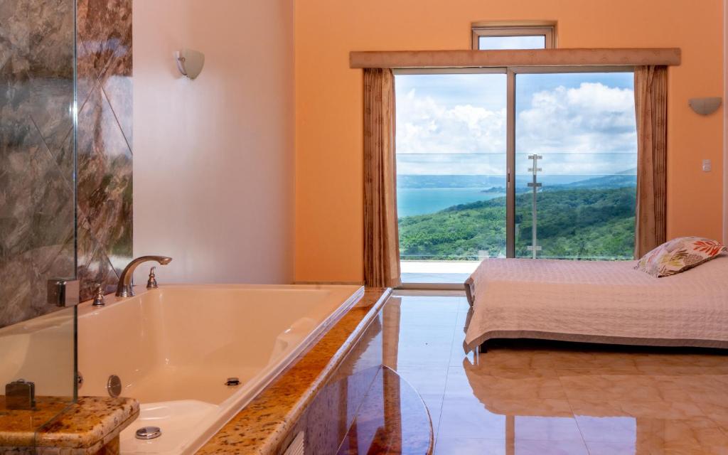 Lake Arenal Condos photo 1
