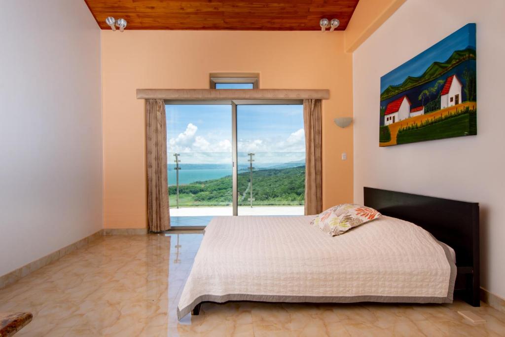 Lake Arenal Condos photo 2