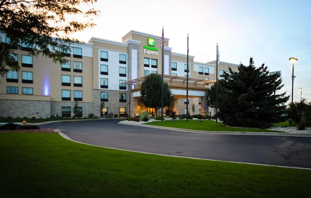 Holiday Inn Express Janesville - I-90 & US Hwy 14, an IHG Hotel image