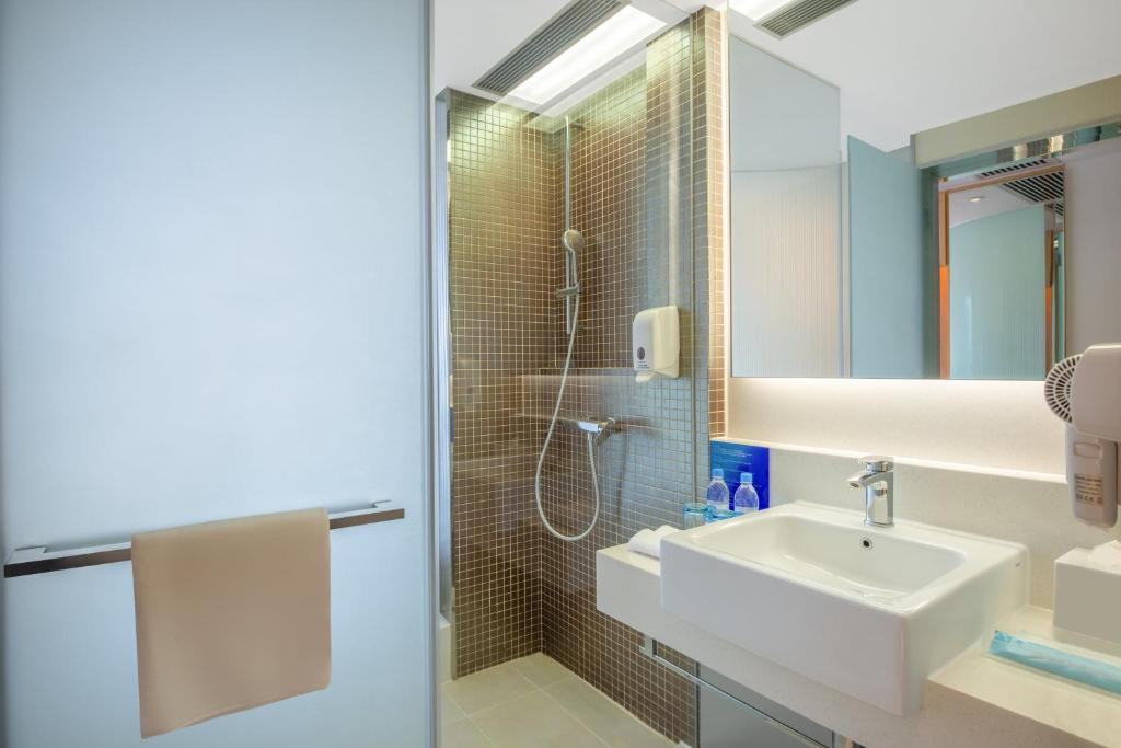 Двухместный (Номер с кроватью размера «queen-size»), Holiday Inn Express Hong Kong Kowloon East