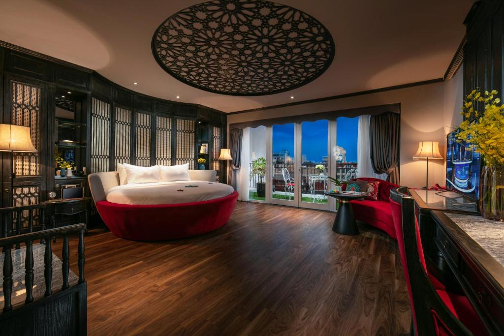 Сьюит (Люкс с кроватью размера «king-size»), Shining Central Hotel & Spa