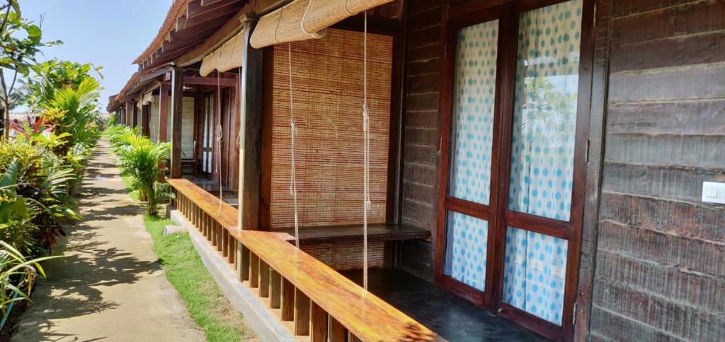 Номер (Коттедж), The Artist Cottages