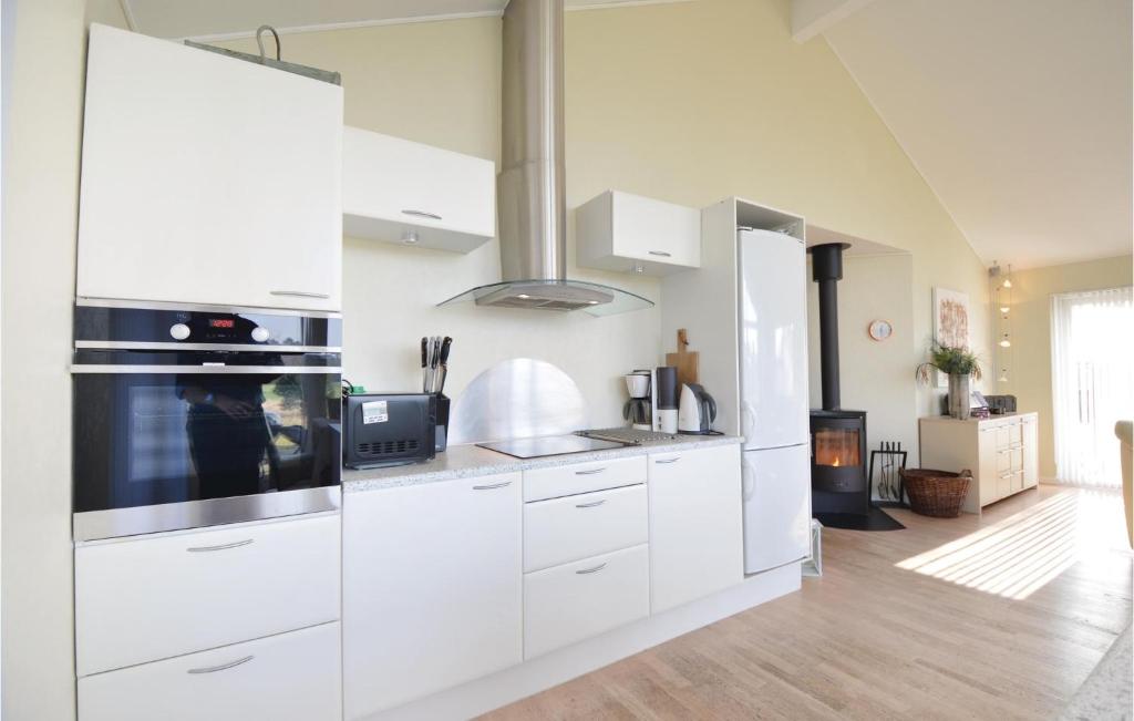 Nice Home In Ebeltoft With 3 Bedrooms, Sauna And Wifi photo 1