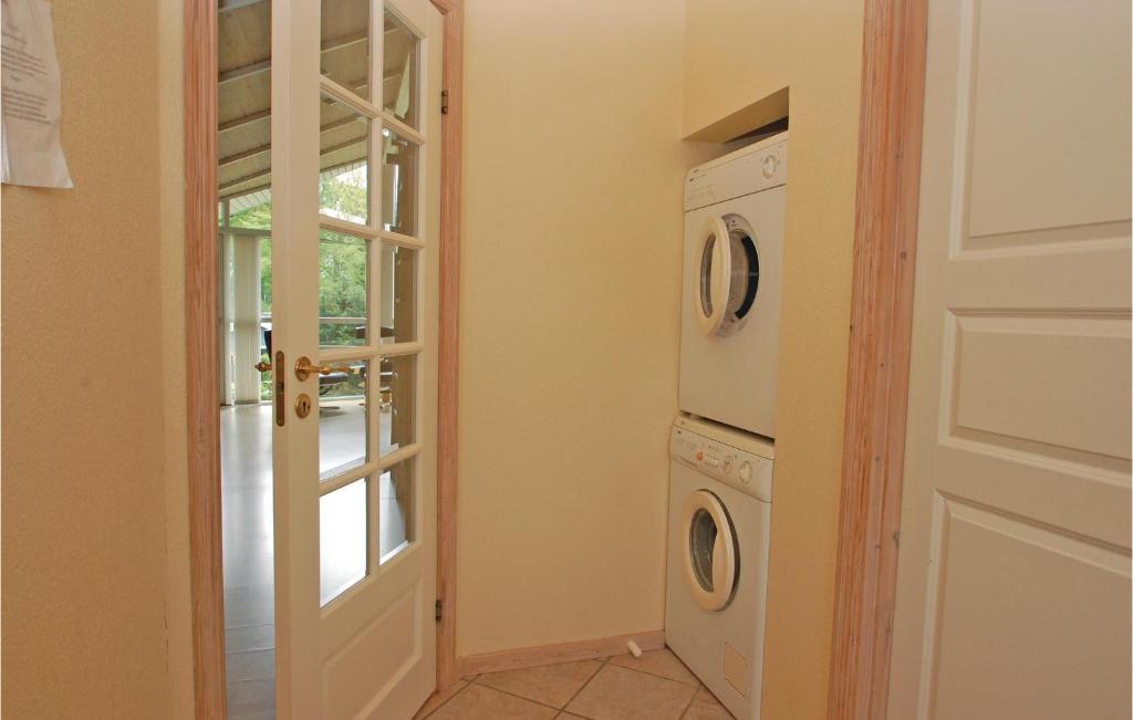 Awesome Home In Haderslev With 4 Bedrooms And Sauna photo 4