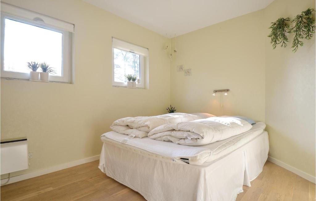 Nice Home In Ebeltoft With 3 Bedrooms, Sauna And Wifi photo 2