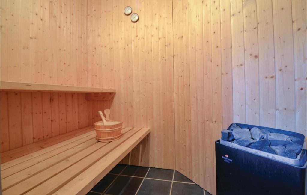 Nice Home In Ebeltoft With 3 Bedrooms, Sauna And Wifi photo 3