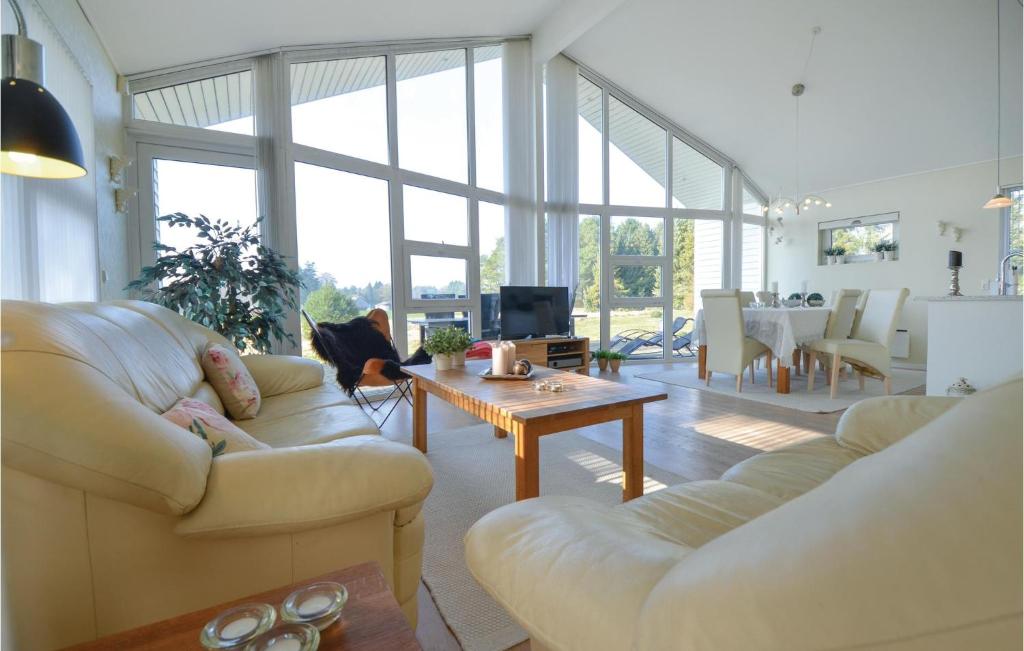 Nice Home In Ebeltoft With 3 Bedrooms, Sauna And Wifi photo 4