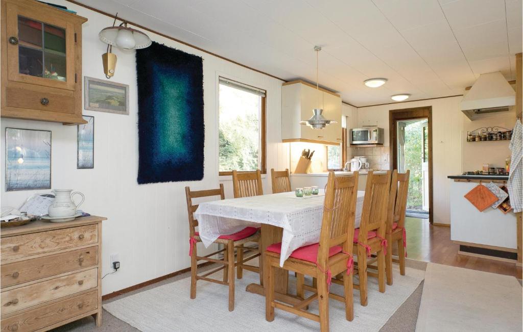 Nice Home In Hadsund With 2 Bedrooms And Wifi photo 1