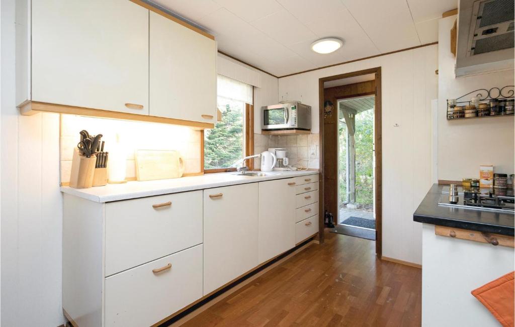Nice Home In Hadsund With 2 Bedrooms And Wifi photo 3