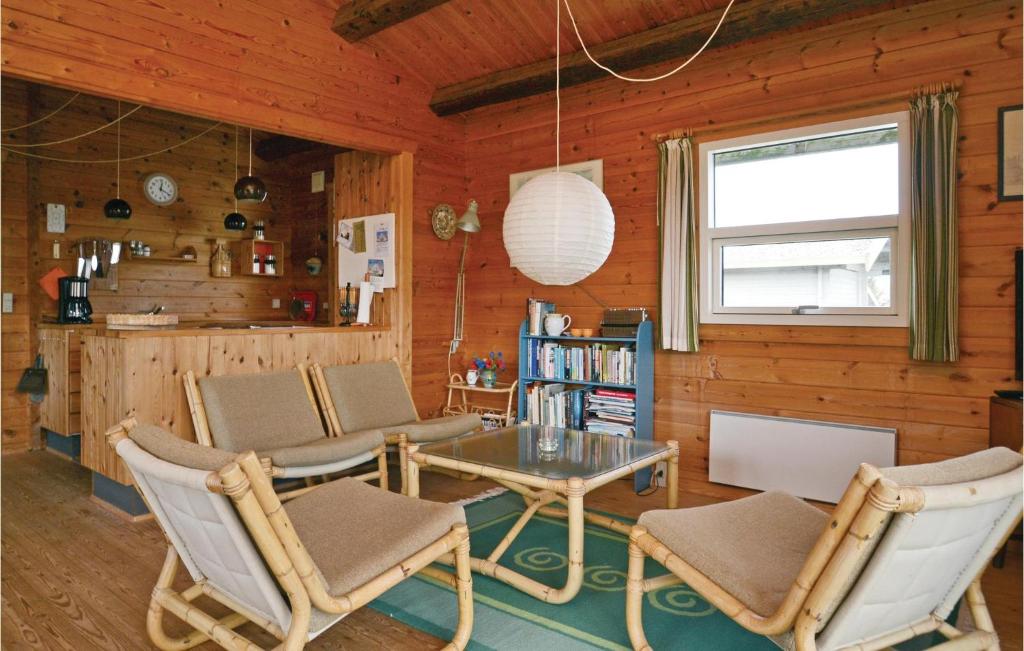 Stunning Home In Fan With 3 Bedrooms photo 2