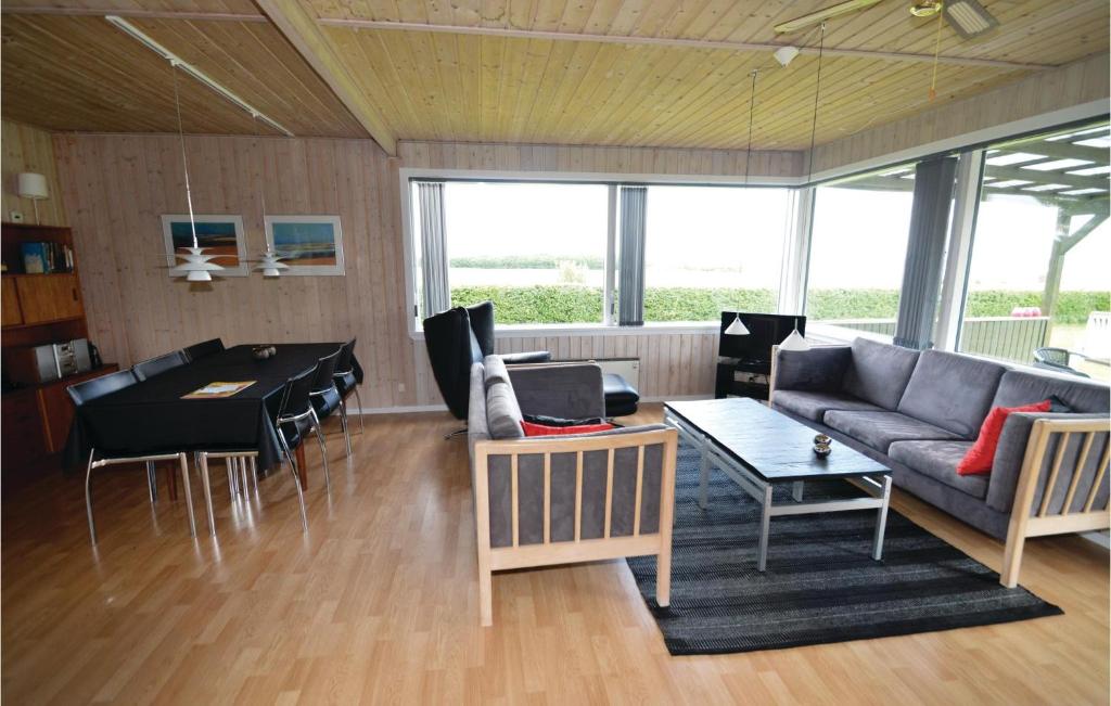 Nice Home In Hjslev With 3 Bedrooms And Wifi photo 2