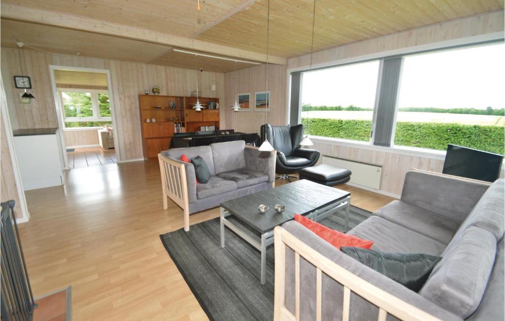 Nice Home In Hjslev With 3 Bedrooms And Wifi photo 4