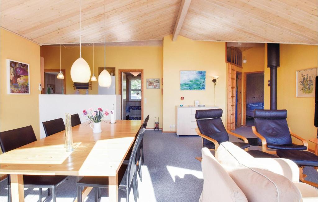 Stunning Home In Humble With 4 Bedrooms, Sauna And Wifi photo 1