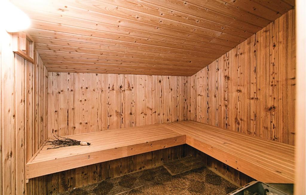 Awesome Home In Nex With 3 Bedrooms, Sauna And Wifi photo 3