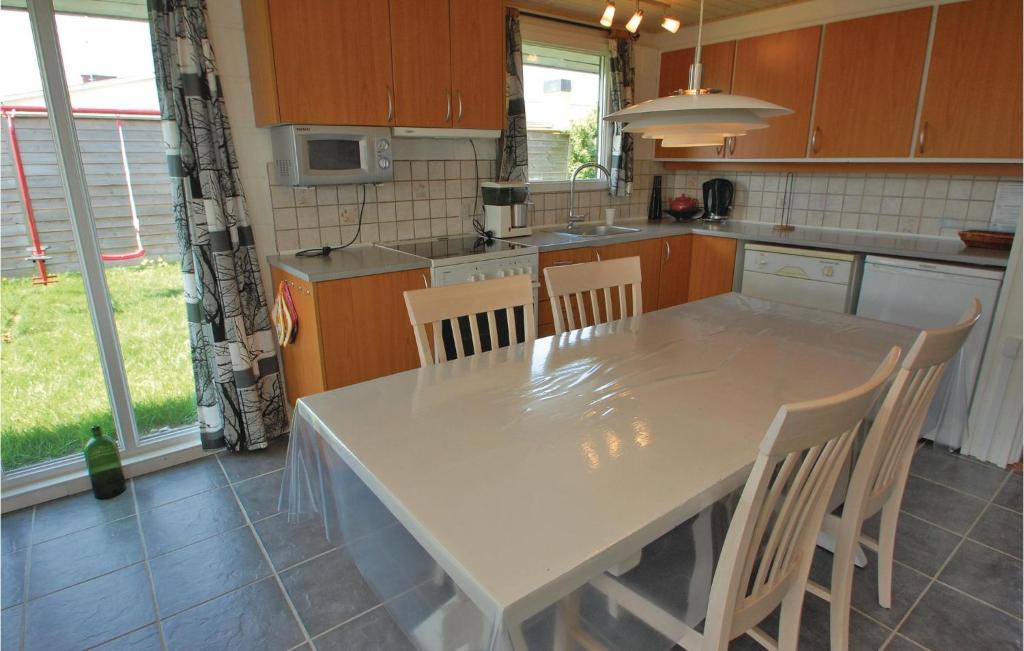 Awesome Home In Hejls With 2 Bedrooms photo 4